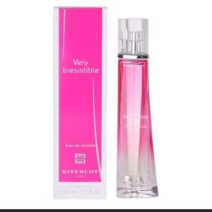 - Givenchy Very irresistible 2.5oz NEW